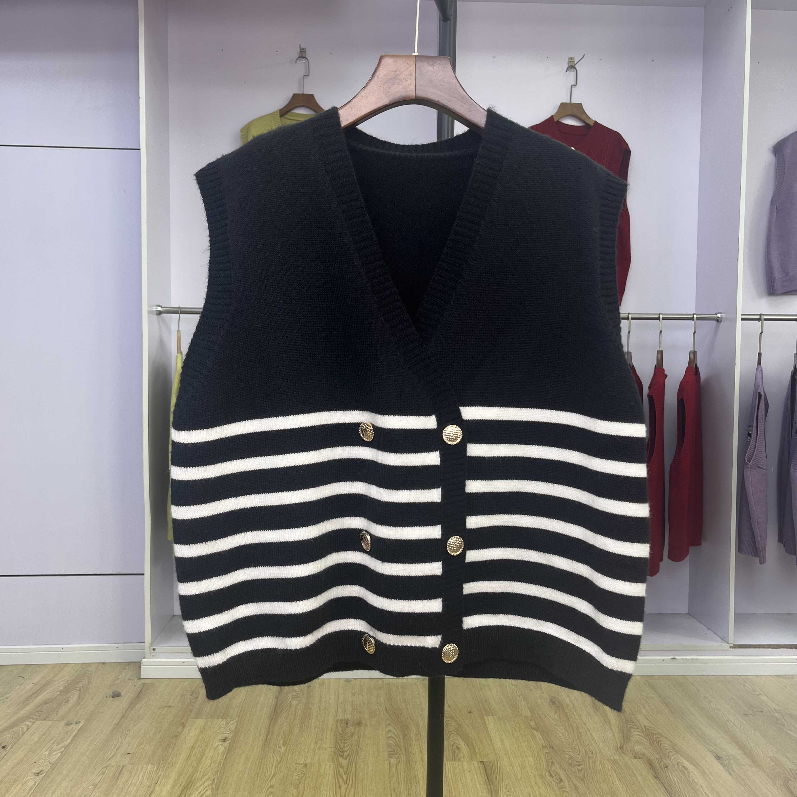 宽松秋冬针织马甲背心简约v领