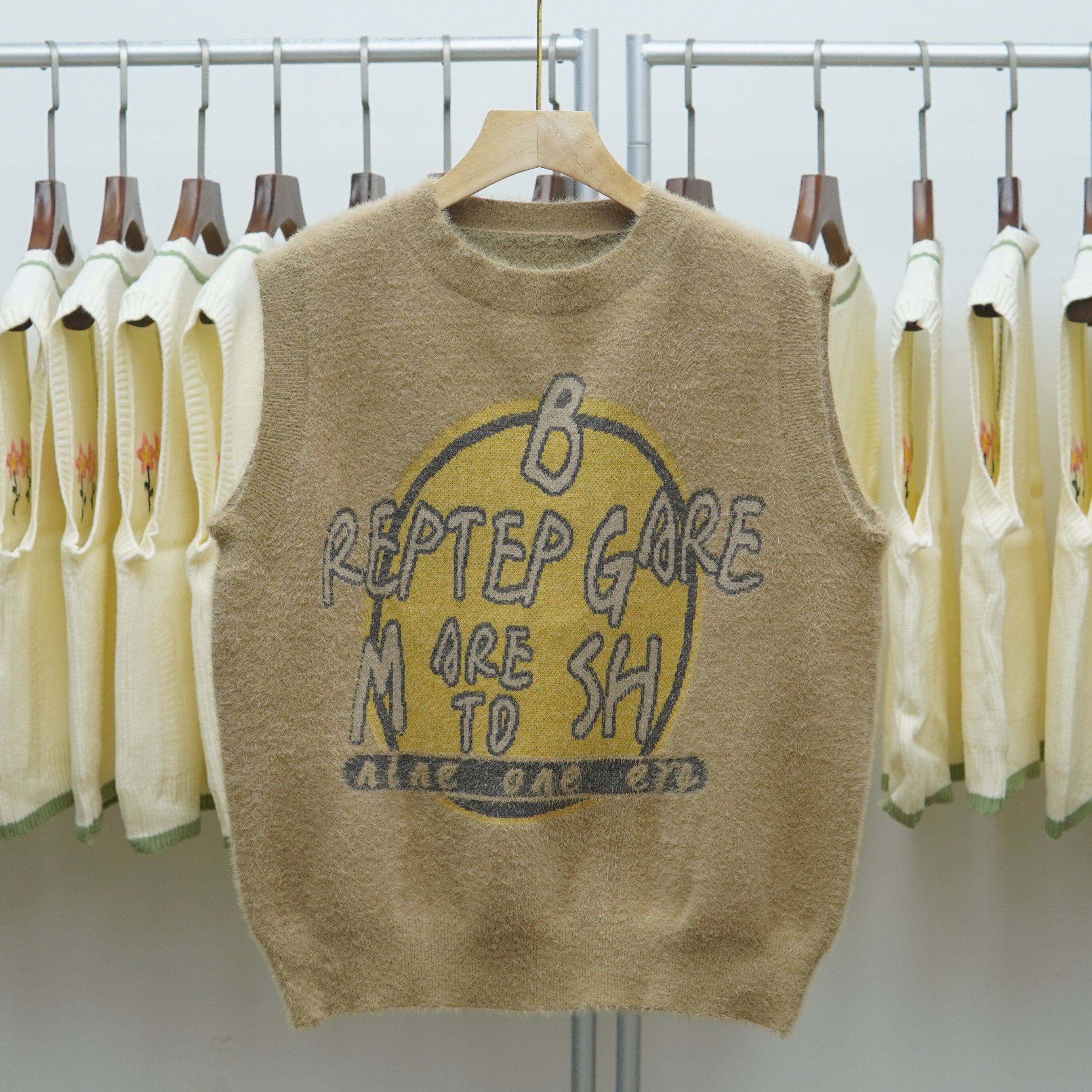 588 慵懒风字母印花套头针织马甲女无袖圆领百搭宽松显瘦背心上衣