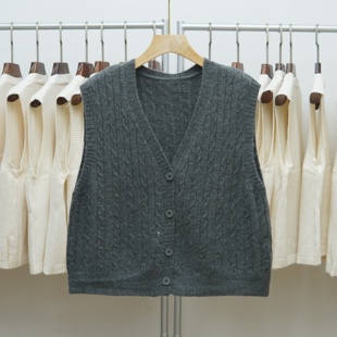 999 上衣 极简风V领针织马甲女外穿纯色宽松麻花毛线背心纽扣开衫