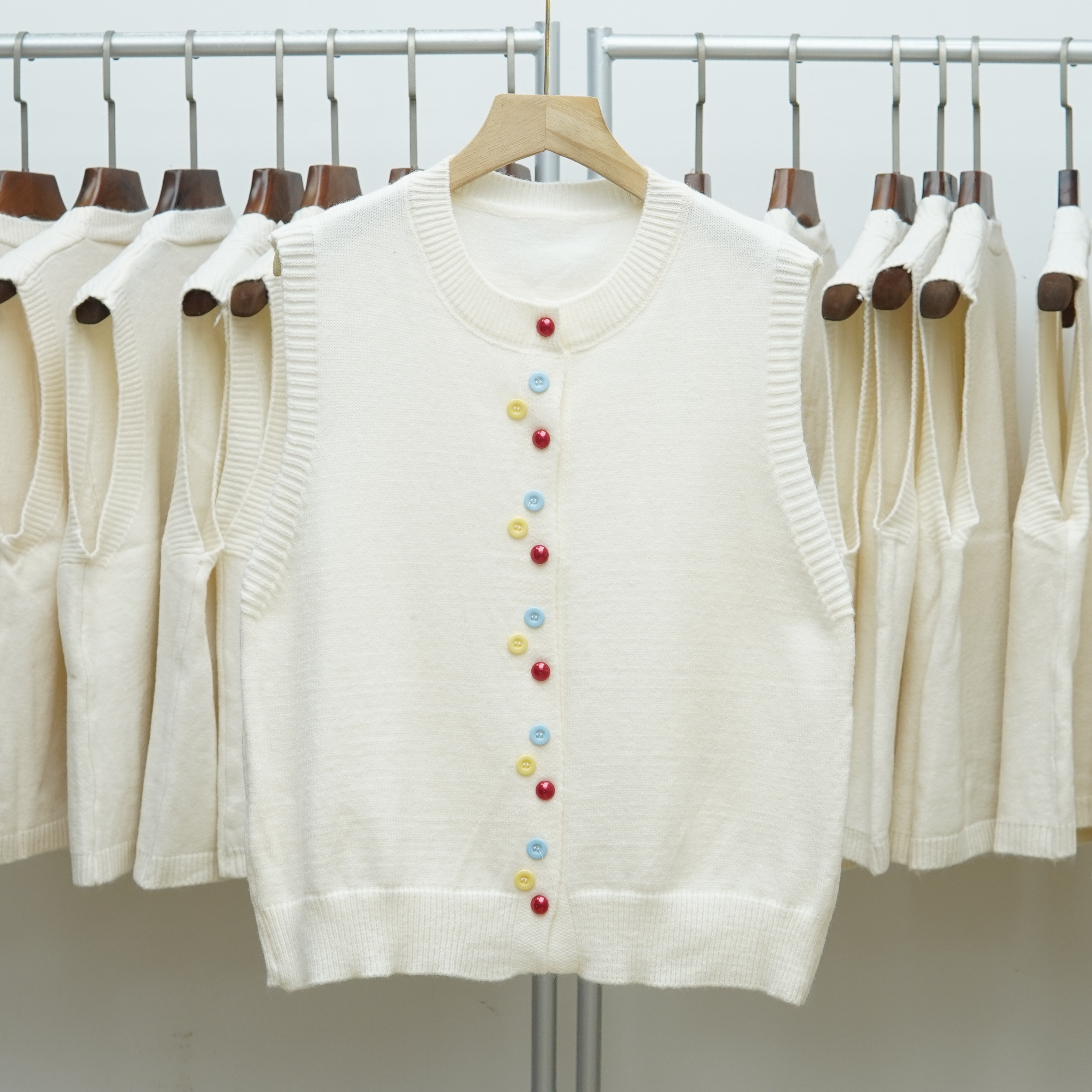 V领针织马甲女短款显瘦