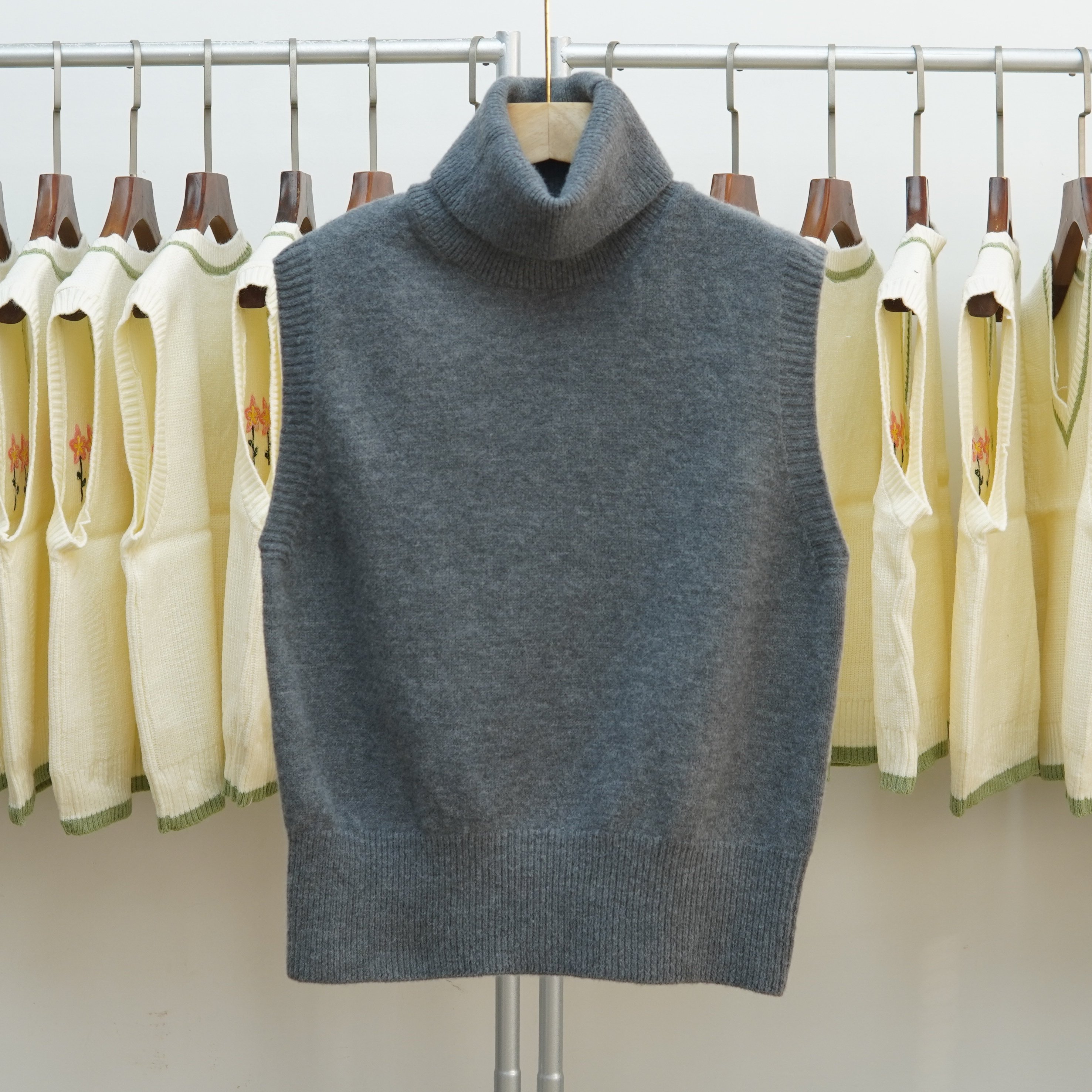 311韩系高领针织马甲女无袖叠穿毛衣背心宽松百搭气质坎肩上衣