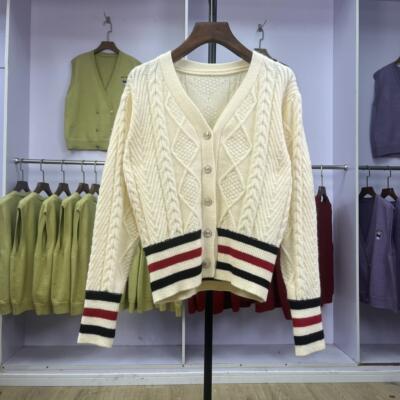 924 秋冬季V领针织外套菱形扭花毛衣加厚学院风温柔气质长袖上衣