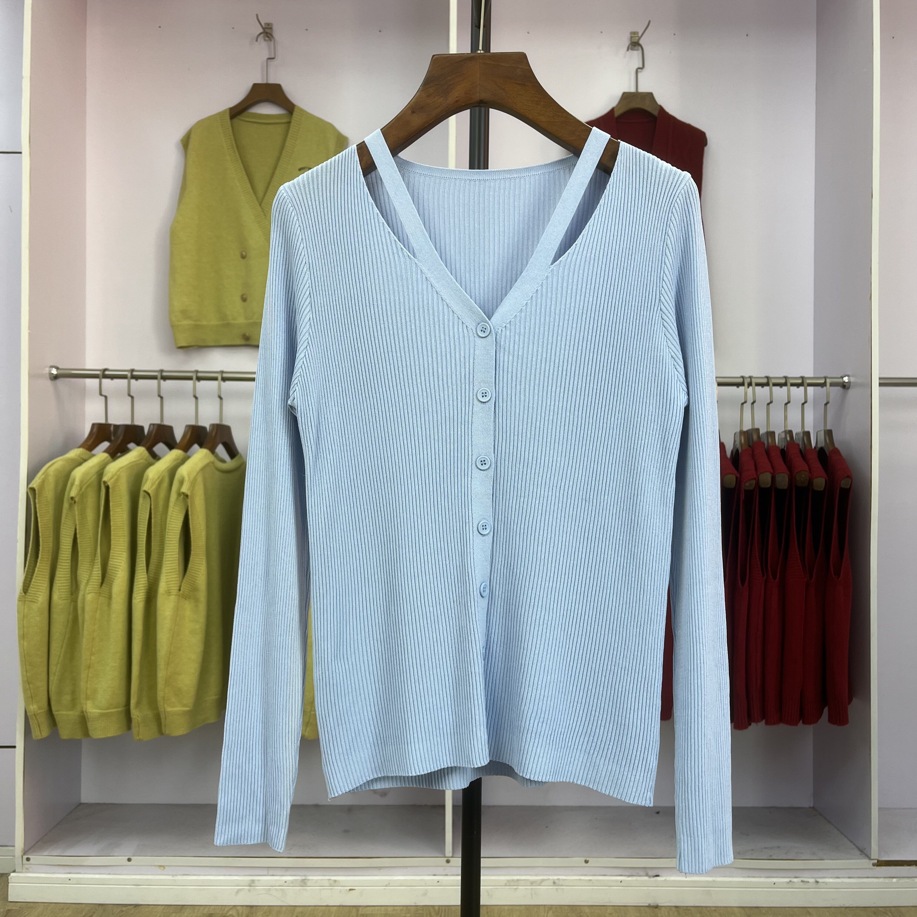 529 法式V领针织衫长袖开衫女早春新款设计感薄款冰丝上衣空调衫