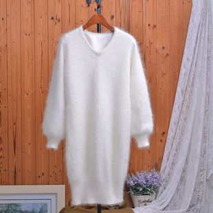 秋冬温暖风兔毛V领针织连衣裙女宽松慵懒风软糯白色中长款毛衣裙
