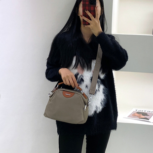 包包女斜挎包轻便小巧手提女士包多隔层单肩牛津布通勤包 2024新款