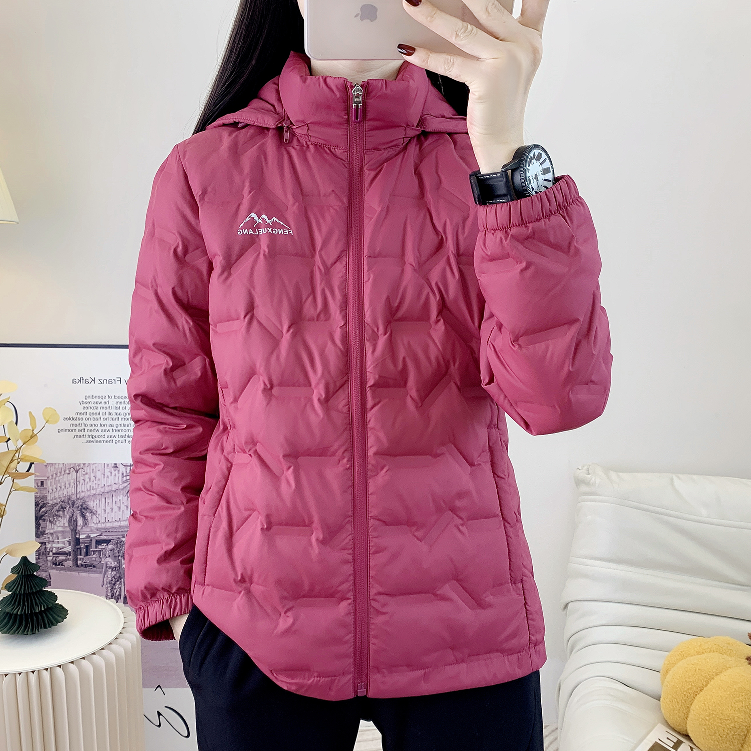 轻羽绒服女秋冬保暖大码鸭绒外套
