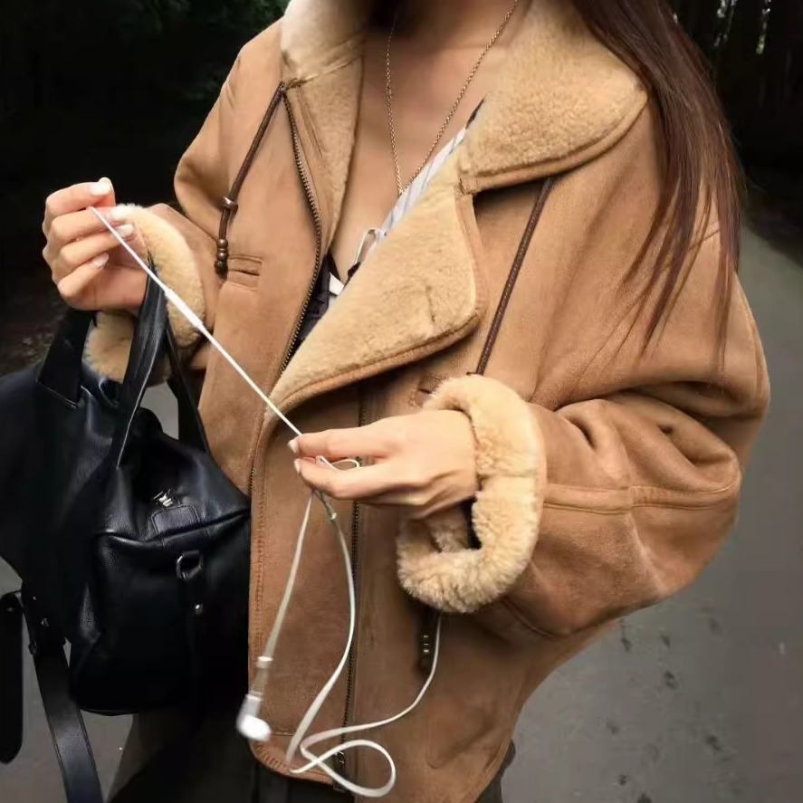 韩系麂皮绒羊羔毛皮毛一体外套女