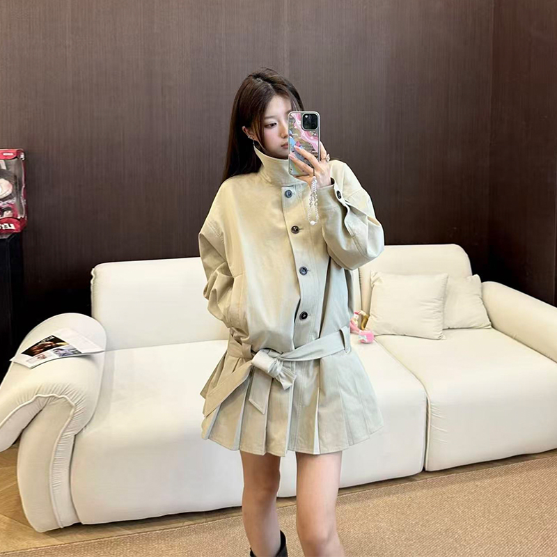 e1韩国2025早秋百褶设计感风衣女