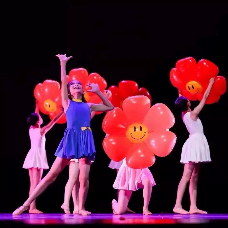 送你一朵小红花演出舞蹈服