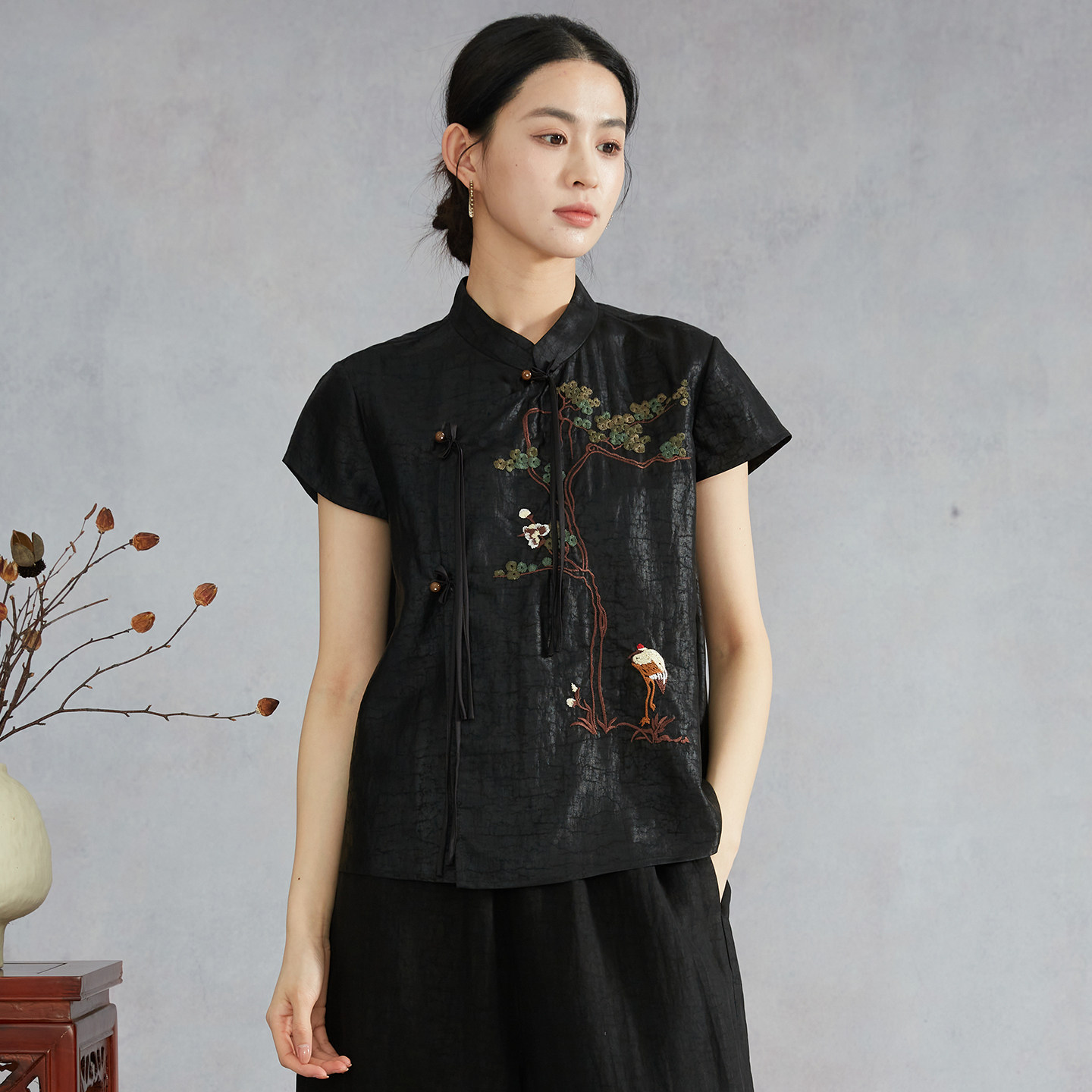高定100%桑蚕丝龟裂纹香云纱国风刺绣真丝立领斜襟新中式短袖衬衫