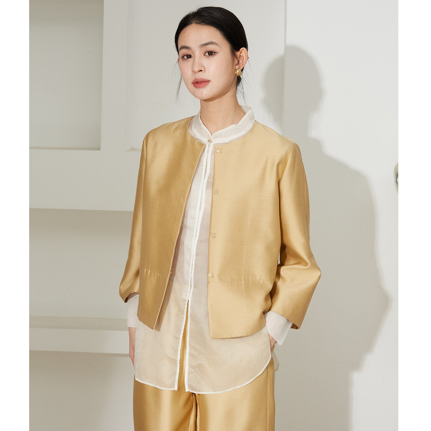 一丝牵 极简通勤气质丝毛外套女桑蚕丝羊毛无领短款短外套开衫春