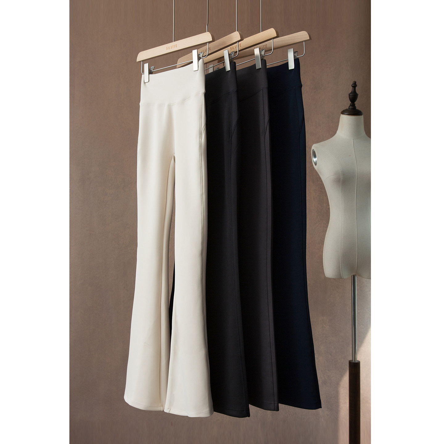 SILVIYE溯也 云朵空气层喇叭裤修身亲肤高腰收腹休闲裤微喇鲨鱼裤