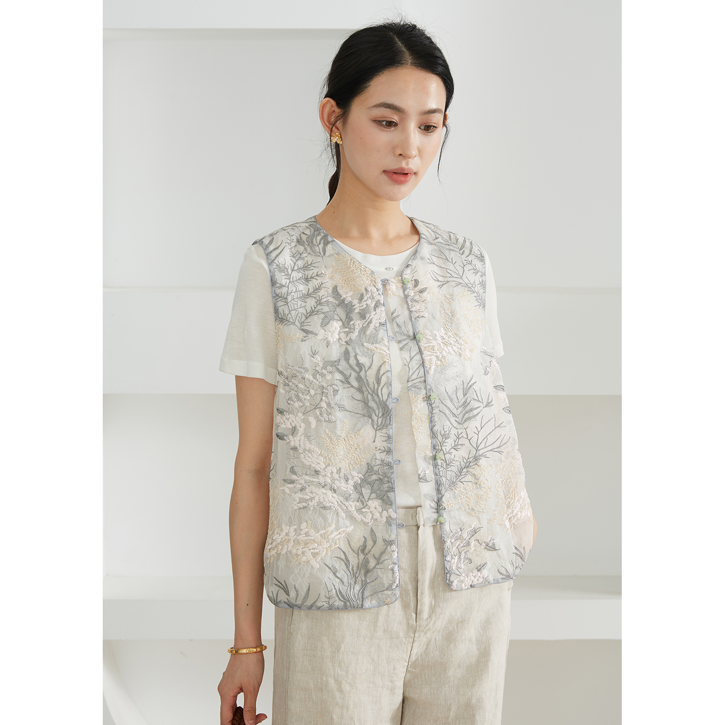 一丝牵30万针重工绣真丝欧根缎珊瑚刺绣马甲蕾丝内里轻国风薄坎肩