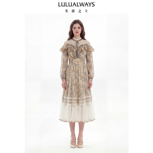 LULUALWAYS我爱露露26春季新款复古田园风荷叶边露肩网纱连衣裙