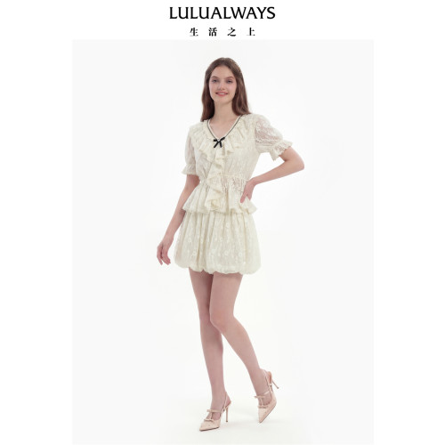 LULUALWAYS我爱露露26夏季新款甜美温柔风米白色蕾丝高腰花苞短裤