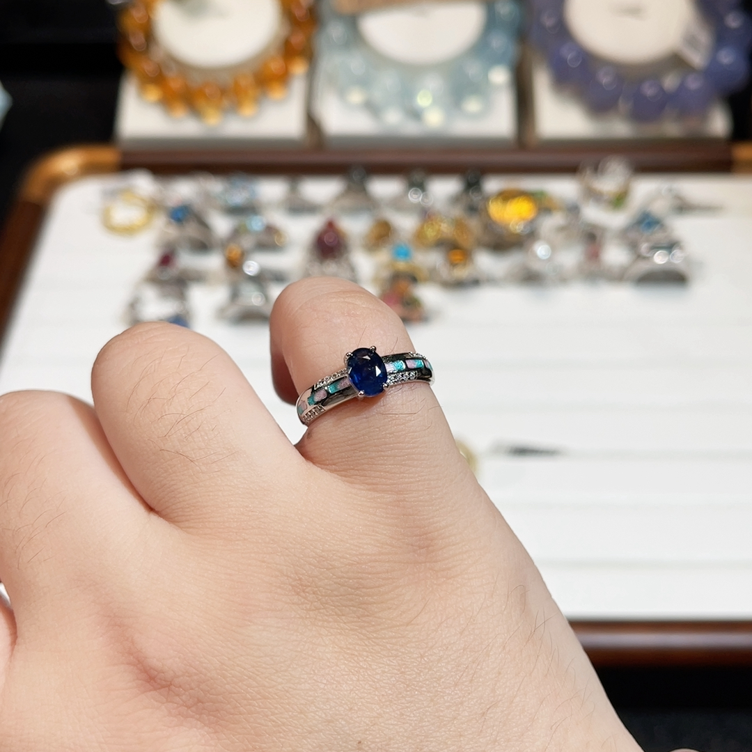 皇家蓝蓝宝石戒指原石228