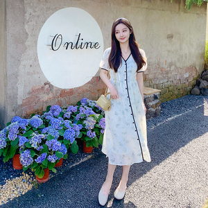 法式漂亮V领碎花连衣裙女夏2025新款气质绝美温柔风独特别致裙子图片