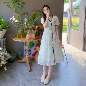 法式漂亮V领碎花连衣裙女夏2025新款气质绝美温柔风独特别致裙子图片