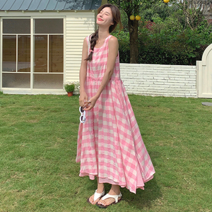 法式甜美粉色格纹吊带连衣裙女2025夏季新款韩版宽松显瘦减龄长裙图片