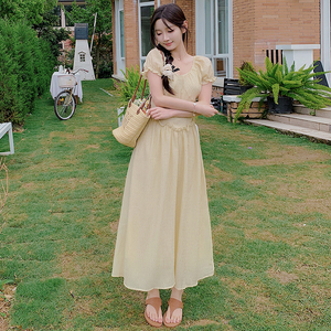 24夏季新款杏色韩版连衣裙238-8412-P105-K158图片