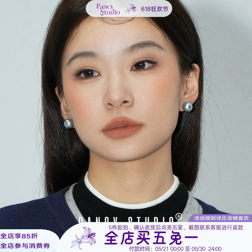 显白冷调！长春花蓝珍珠耳钉