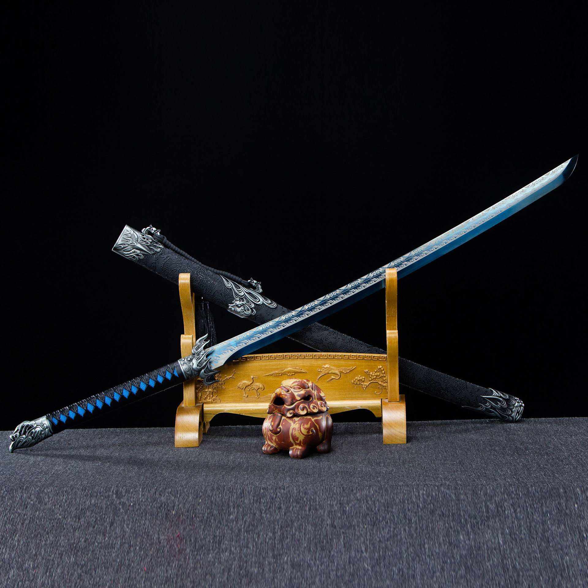 龙泉市刀剑手工一体黑金古刀影视唐横刀绣春刀工艺品硬宝剑未开刃,特色手工艺,其他特色工艺品,淘宝优惠券,粉丝福利购,淘宝优惠卷