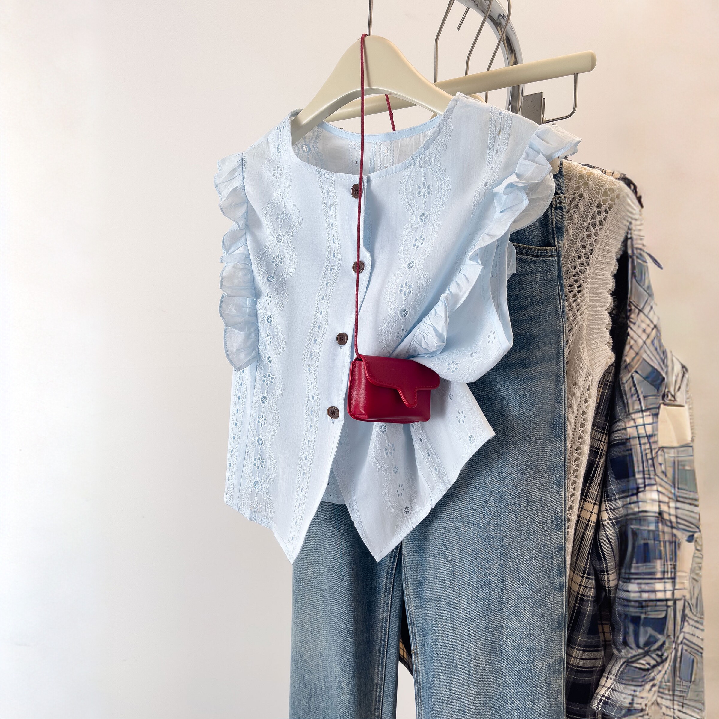 高级感时尚百搭甜美气质上衣夏季新款设计感遮肉显瘦圆领无袖衬衫