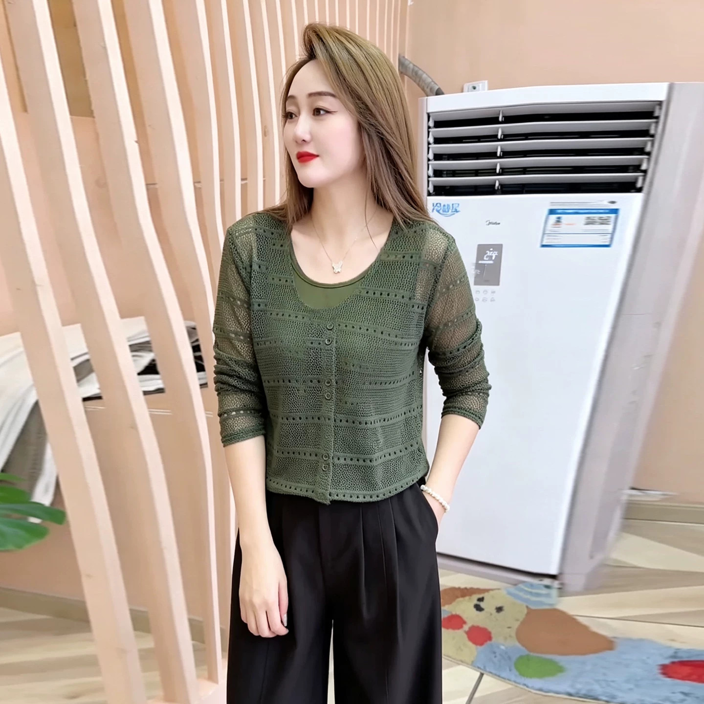 设计感镂空长袖假两件针织衫女秋季中老年妈妈装显瘦减龄洋气上衣