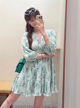元气轻活风穿搭2025春夏新款女装V领褶皱连衣裙MFPRO04215