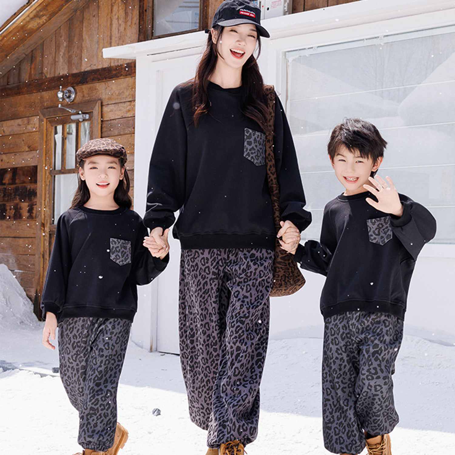 高端时髦亲子装一家三口秋冬加绒卫衣2026过年炸街母女豹纹裤套装