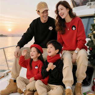 不一样的亲子装秋冬款炸街一家三口2026过年红色母女母子加绒卫衣
