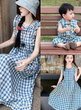 韩版炸街亲子装夏装一家三口2025新款格子衬衫短袖洋气母女连衣裙