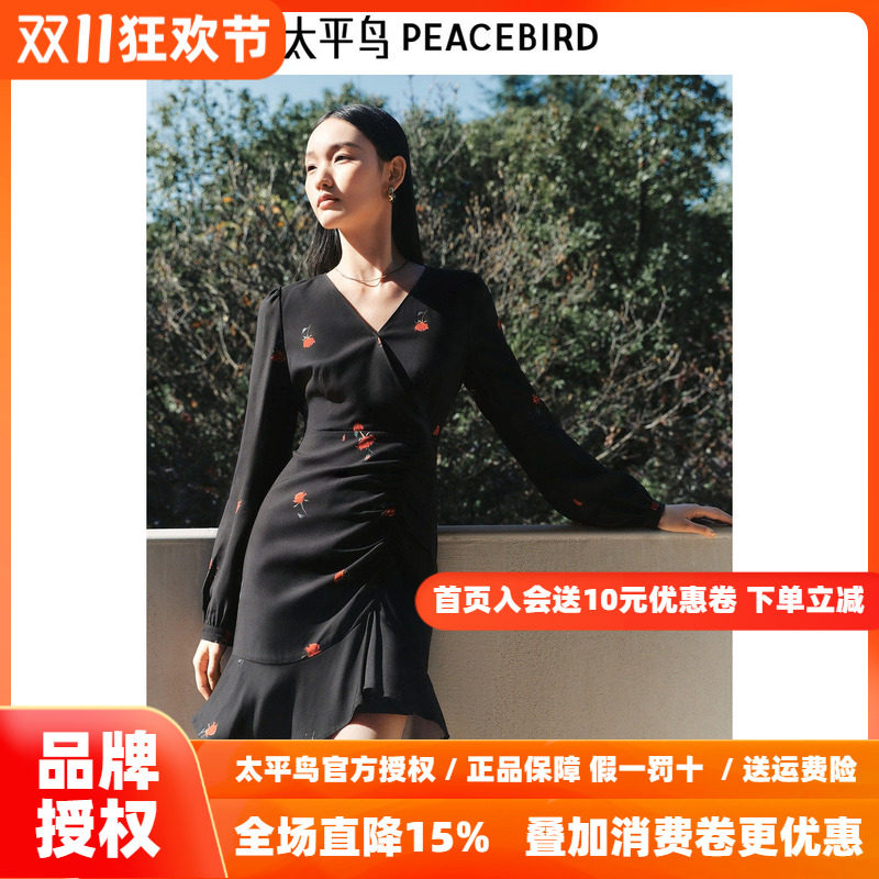 太平鸟雪纺碎花连衣裙女2026秋新款长袖短款花边裙摆法式V领气质