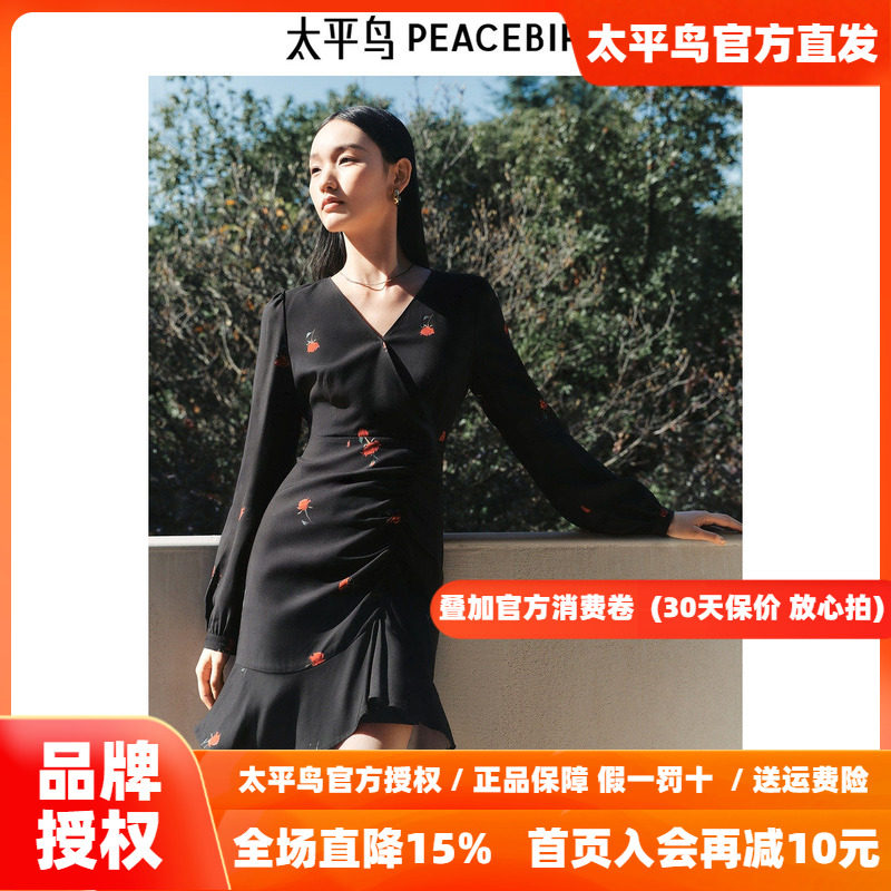 太平鸟雪纺碎花连衣裙女2026秋新款长袖短款花边裙摆法式V领气质
