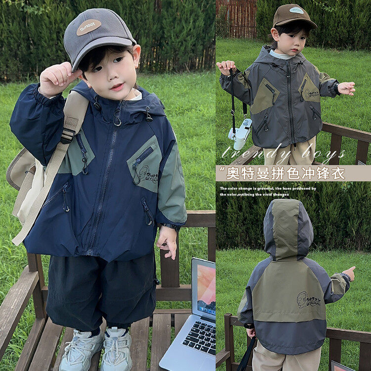 男童冲锋衣外套春秋款2026新款春装儿童秋季工装帅气男孩连帽风衣