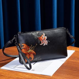 纯牛皮大容量手拿包女百搭2025新款真皮信封包中年气质妈妈斜挎包