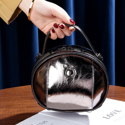 时尚真皮金属感斜挎手提包小圆包