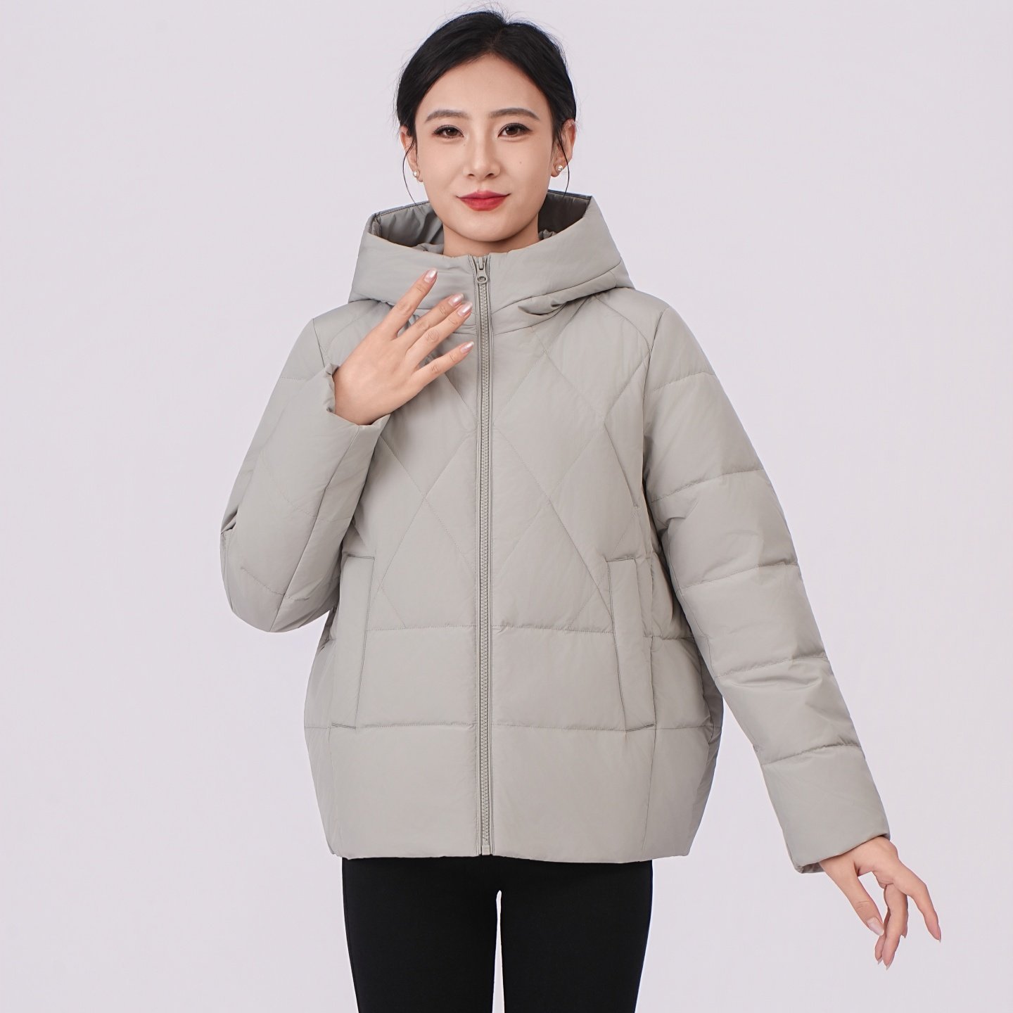 大羽羽绒服女短款2025年冬季新款时尚百搭加厚连帽保暖外套705003