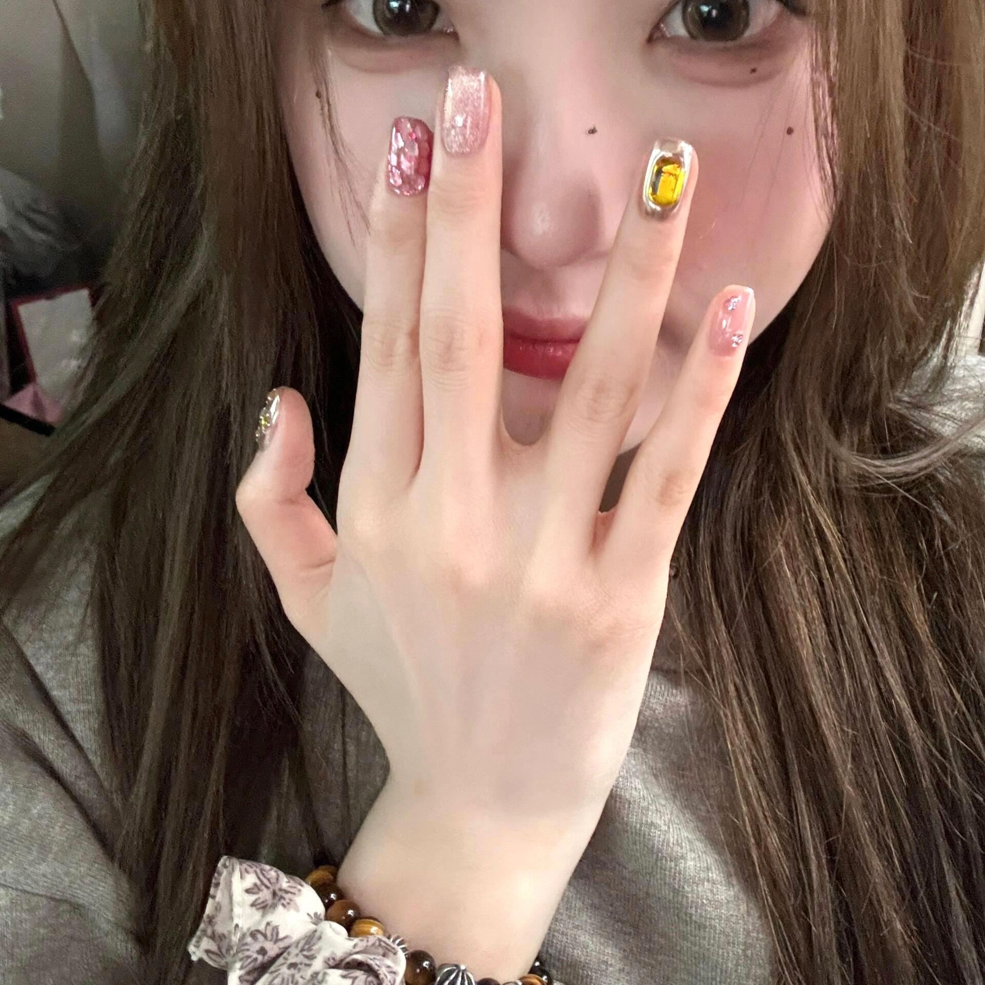 好喜欢这种花里胡哨感jio呀~美甲
