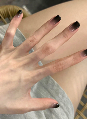 黑色渐变美甲也太好看了吧~