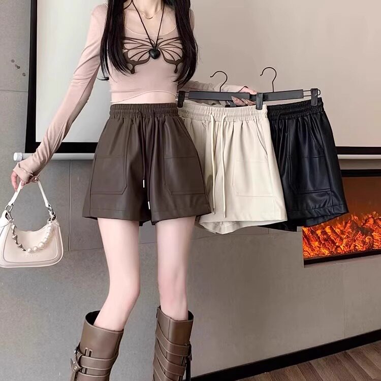 咖色PU皮短裤女秋冬2025新款松紧腰抽绳打底休闲a字外穿阔腿靴裤