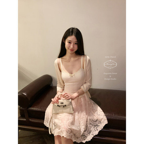 100莱赛尔修身花边七分袖开衫