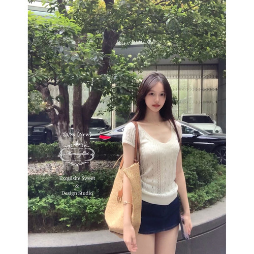 古早美女v领镂空微透显瘦针织T恤