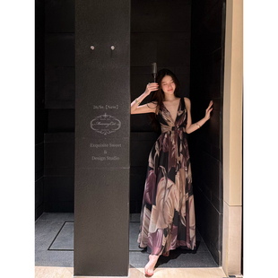 26新品 Mummy 大紫花 下蛋喵 油画质感印花深V度假连衣裙 Cat