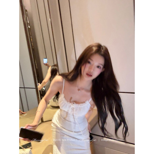 刺绣花边系带度假吊带小白裙
