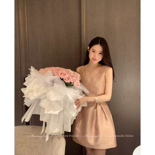 V领缎面仿丝毛日礼服连衣裙