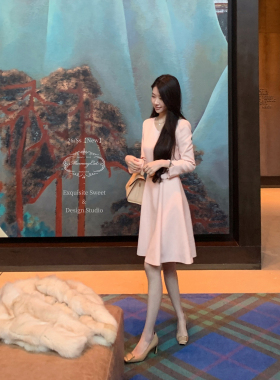 Mummy Cat下蛋喵【悦己至上】26新品优雅立体剪裁V领长袖连衣裙