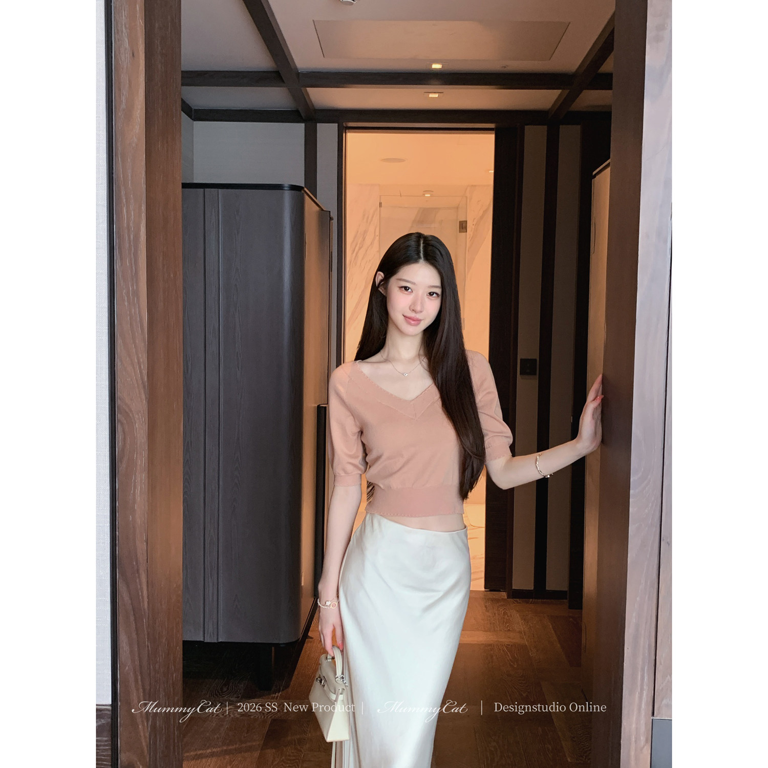 V领泡泡袖温柔修身针织短袖上衣