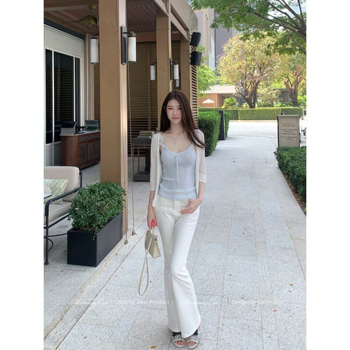 白色蜜桃臀腿精王微喇牛仔裤