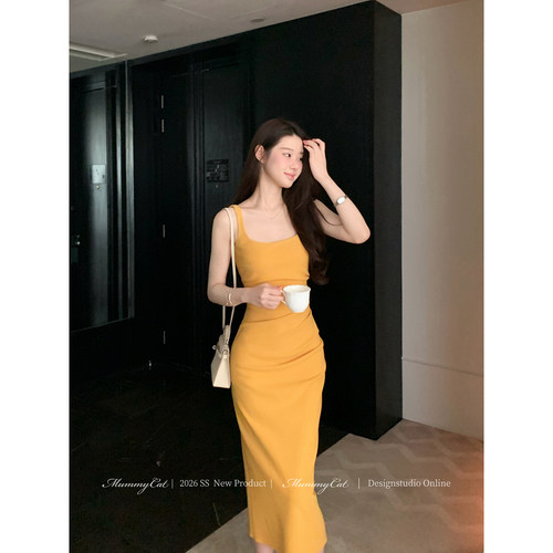 褶皱包臀弹力吊带连衣裙